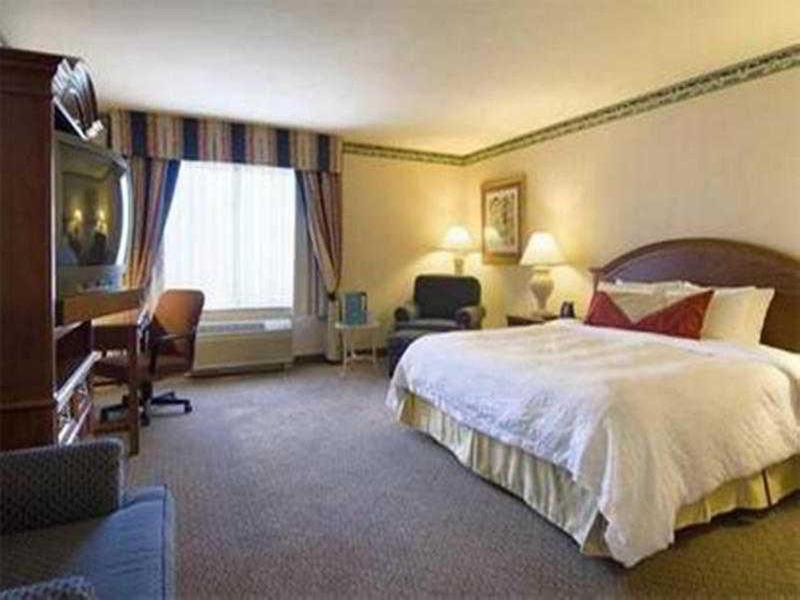 Hotel Doubletree By Hilton Nanuet Extérieur photo