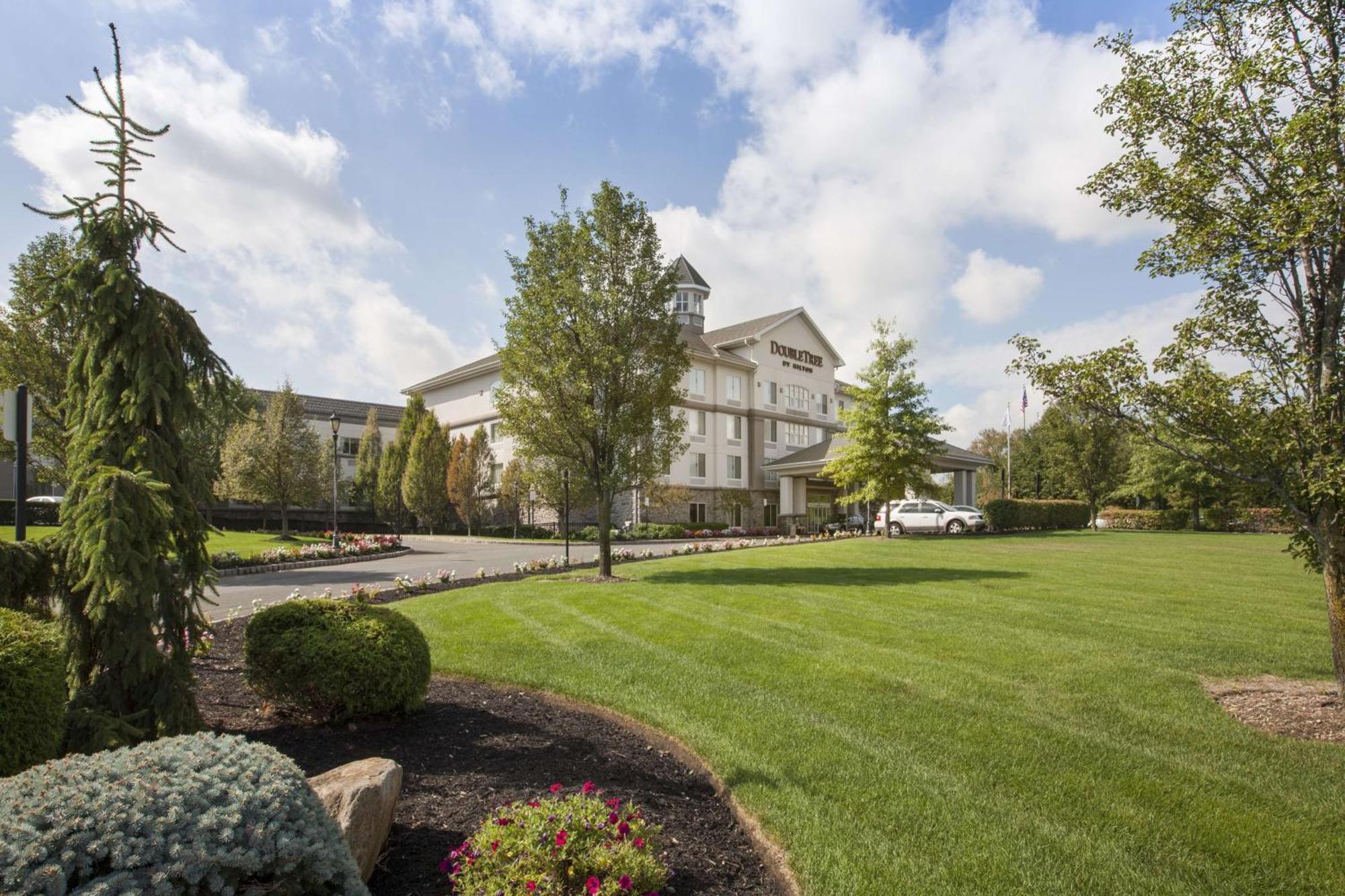 Hotel Doubletree By Hilton Nanuet Extérieur photo
