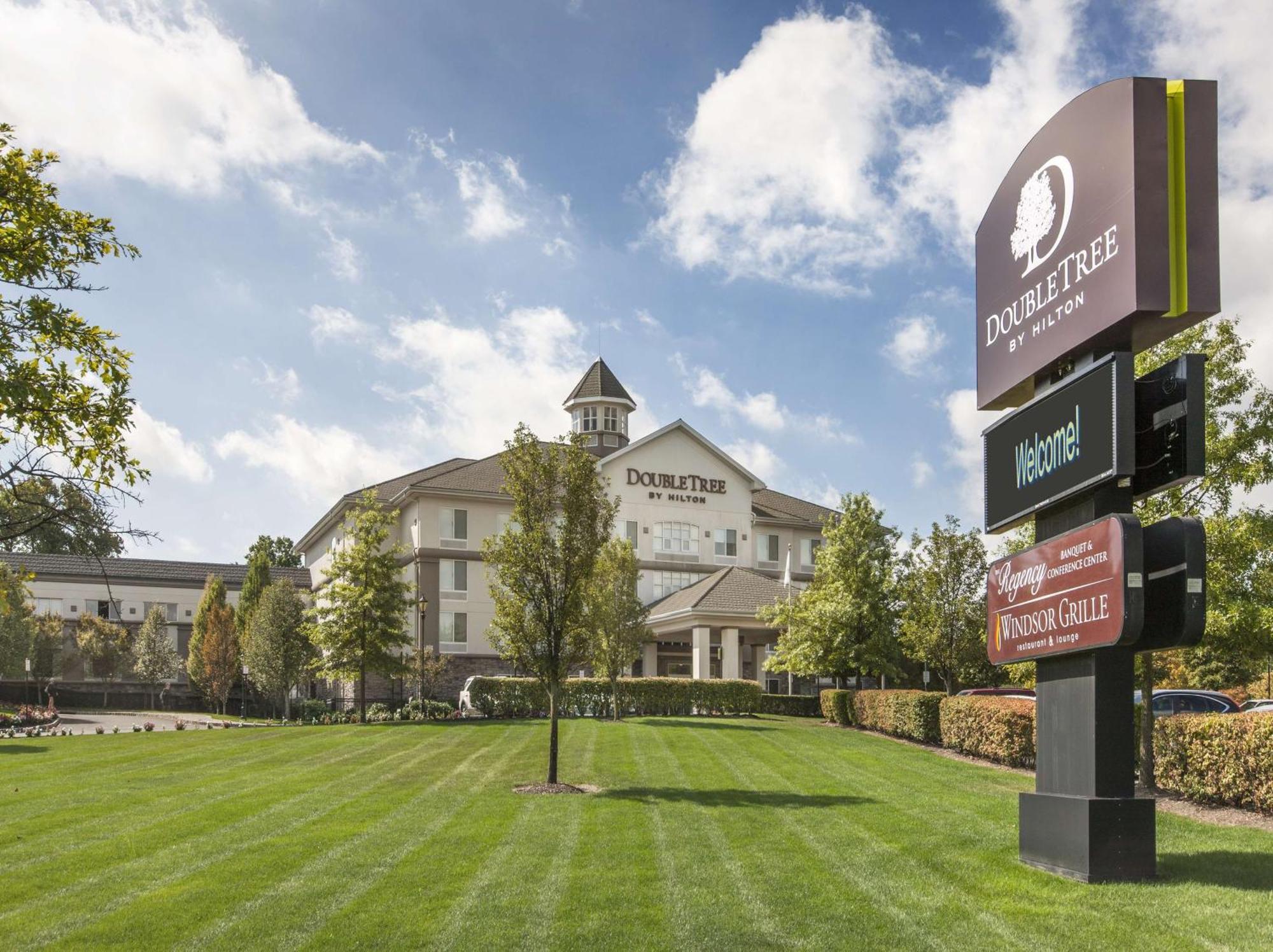 Hotel Doubletree By Hilton Nanuet Extérieur photo