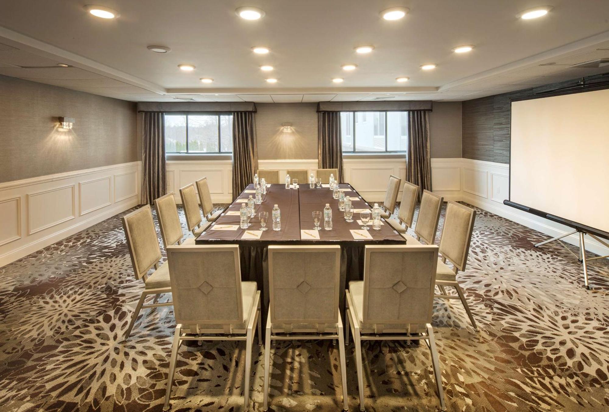 Hotel Doubletree By Hilton Nanuet Extérieur photo