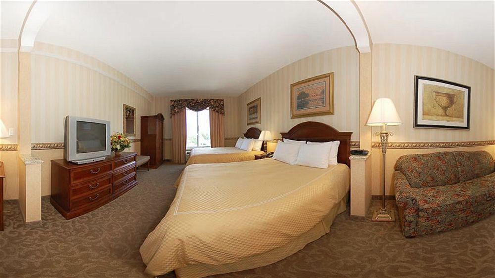 Hotel Doubletree By Hilton Nanuet Extérieur photo